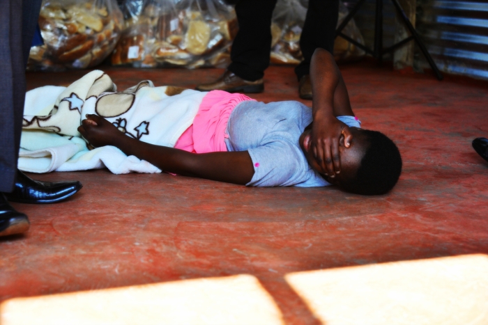 <일어나 먹고 한숨 자라>