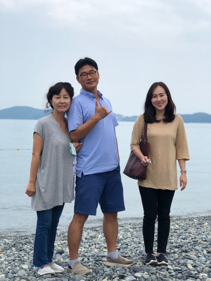 <어둠에 다니지 말고 자유하십시오>