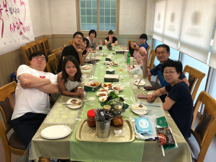 <함께할 때 행복합니다>