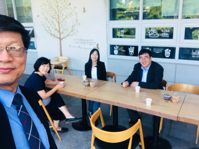 <오늘의 적과 싸우는 것이 아니라 어제의 나와 싸우는 것입니다>