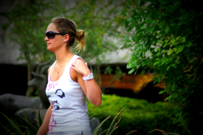 썬글라스를 벗어야한다